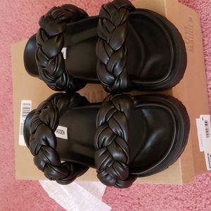 Steve Madden black puffy slides